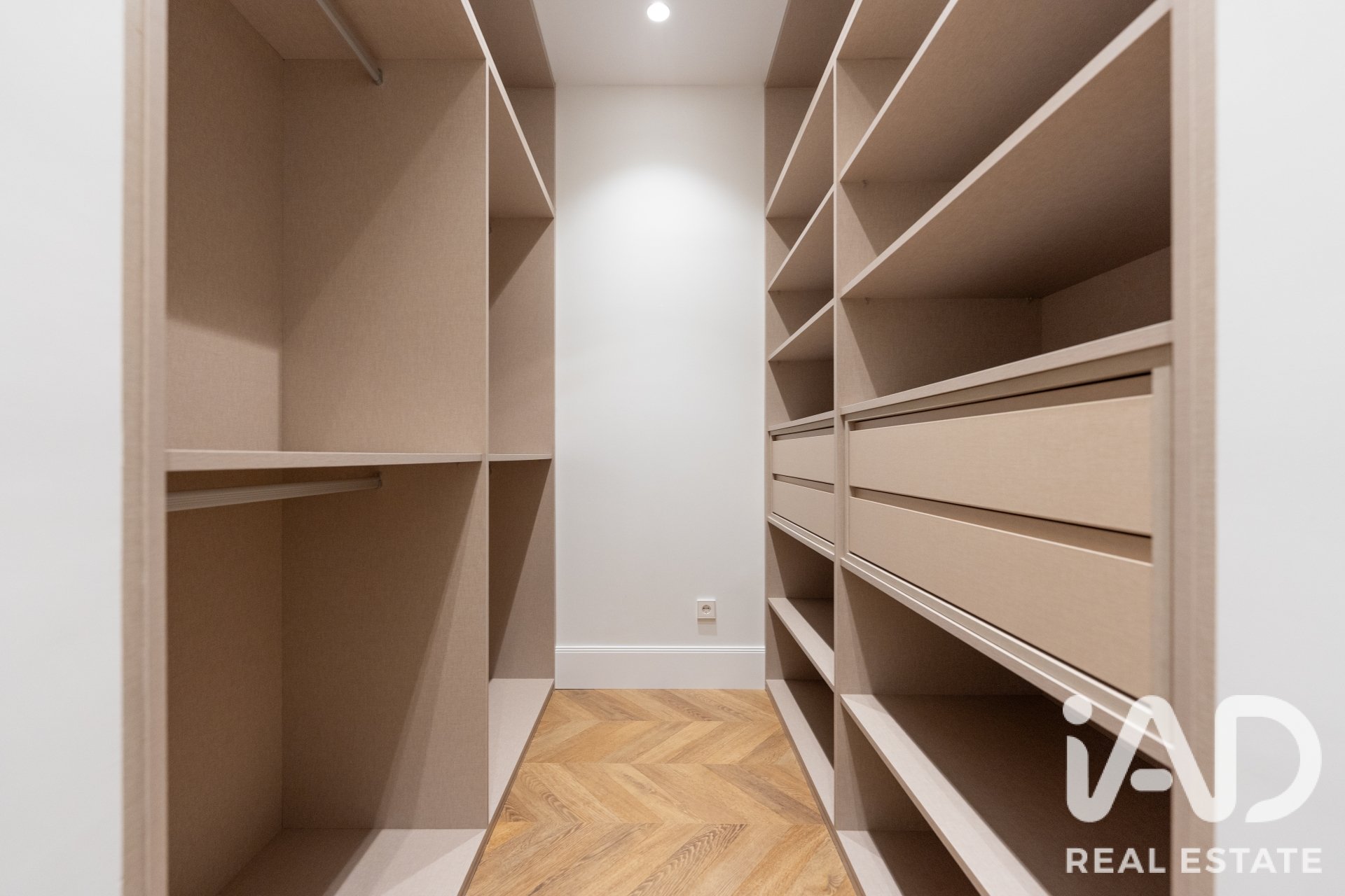 Huoneisto Madrid, Espanja 2 makuuhuonetta, 143 m2 No. 187733