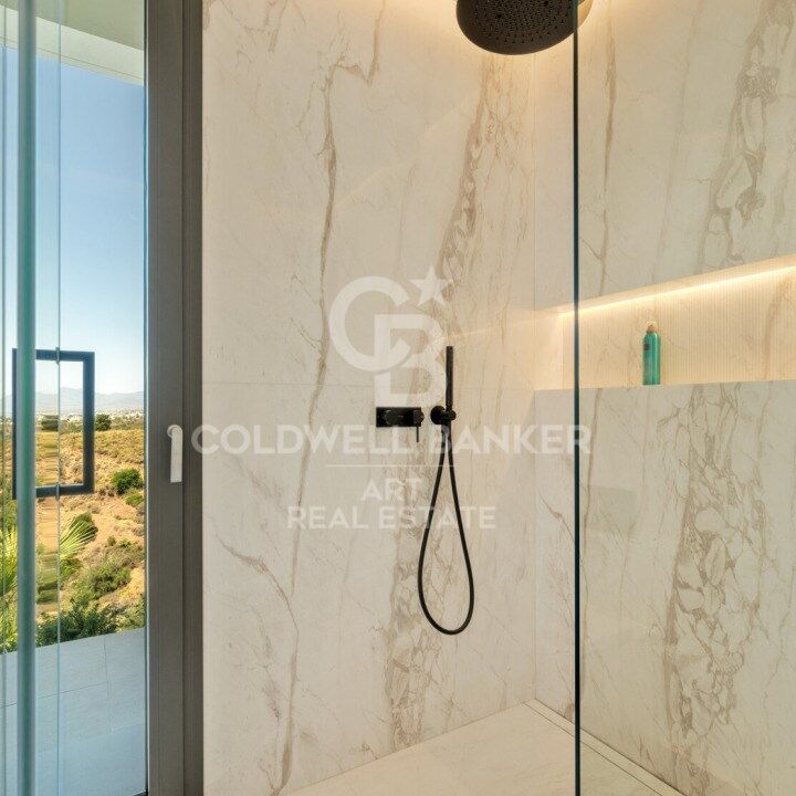 Villa i Marbella, Malaga, Spanien 4 sovrum, 456 kvm. Nr. 156725