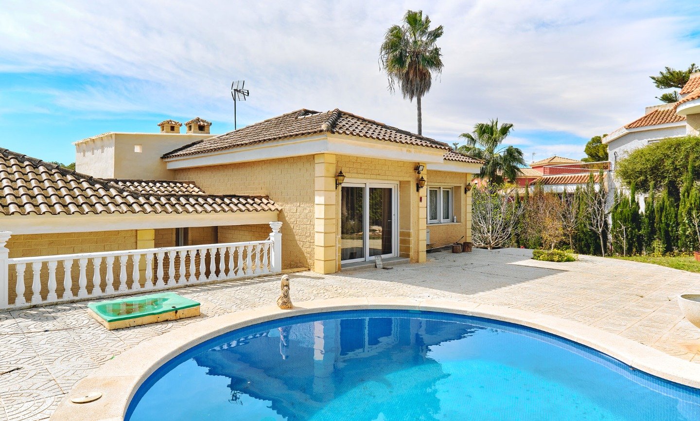 Villa en Dehesa De Campoamor, Alicante, España 4 dormitorios, 350 m2 No. 80936
