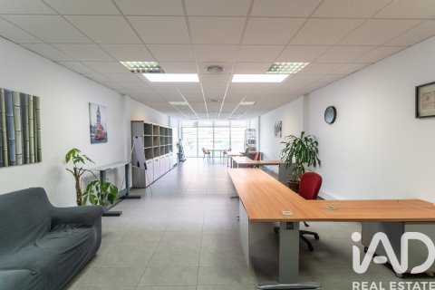 Commercial property in Barbera Del Valles, Barcelona, Spain 1 bedroom, 106 sq.m. No. 184767