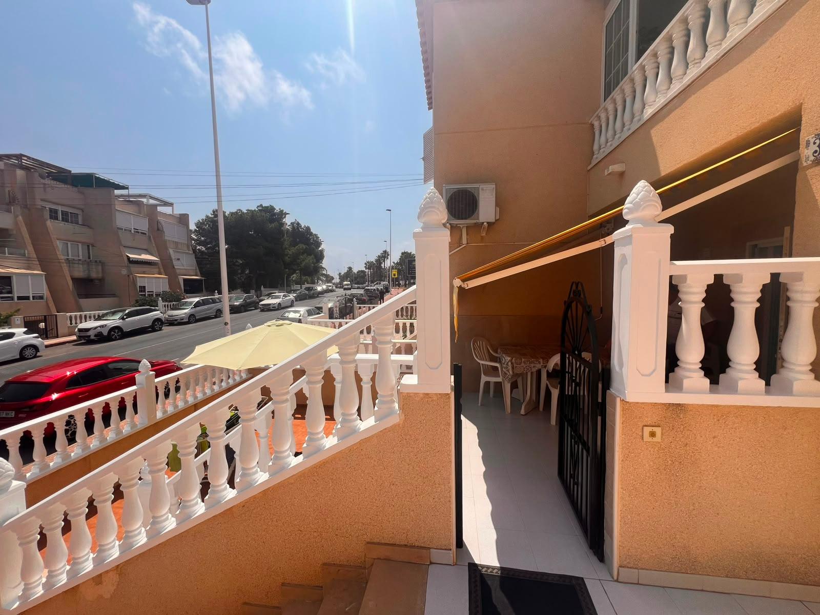 Bungalow a Torrevieja, Alicante, Spagna 2 camere da letto, 53 mq. N° 191811