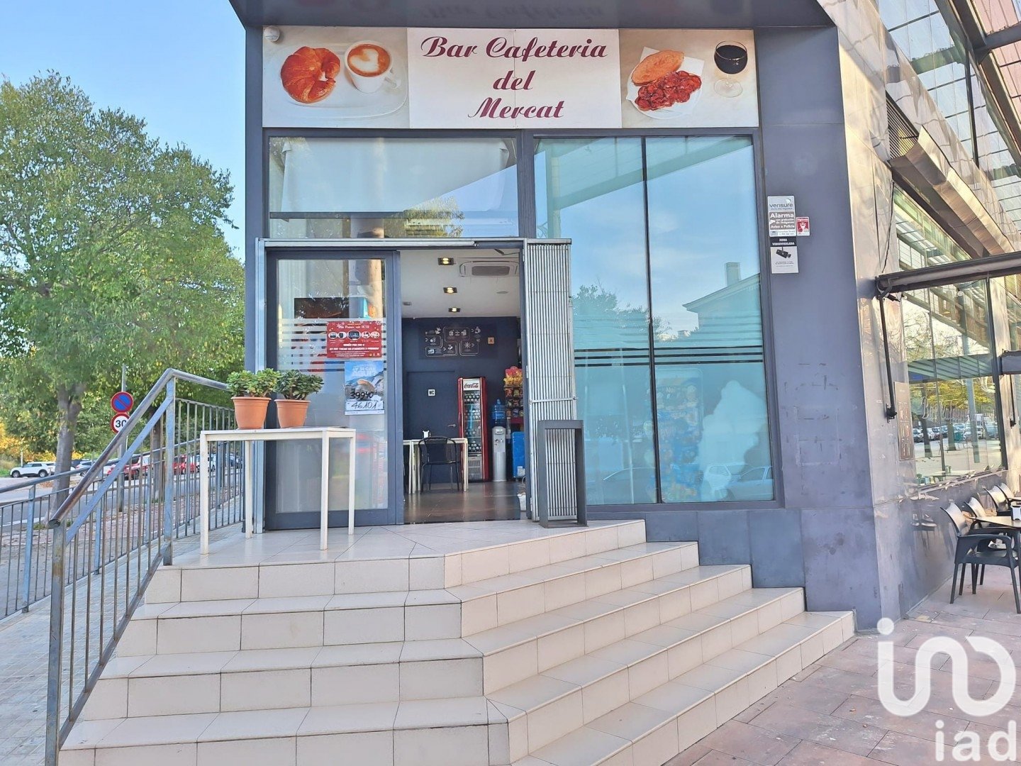 Propiedad comercial en Les Roquetes, Barcelona, España 399 m2 No. 154315