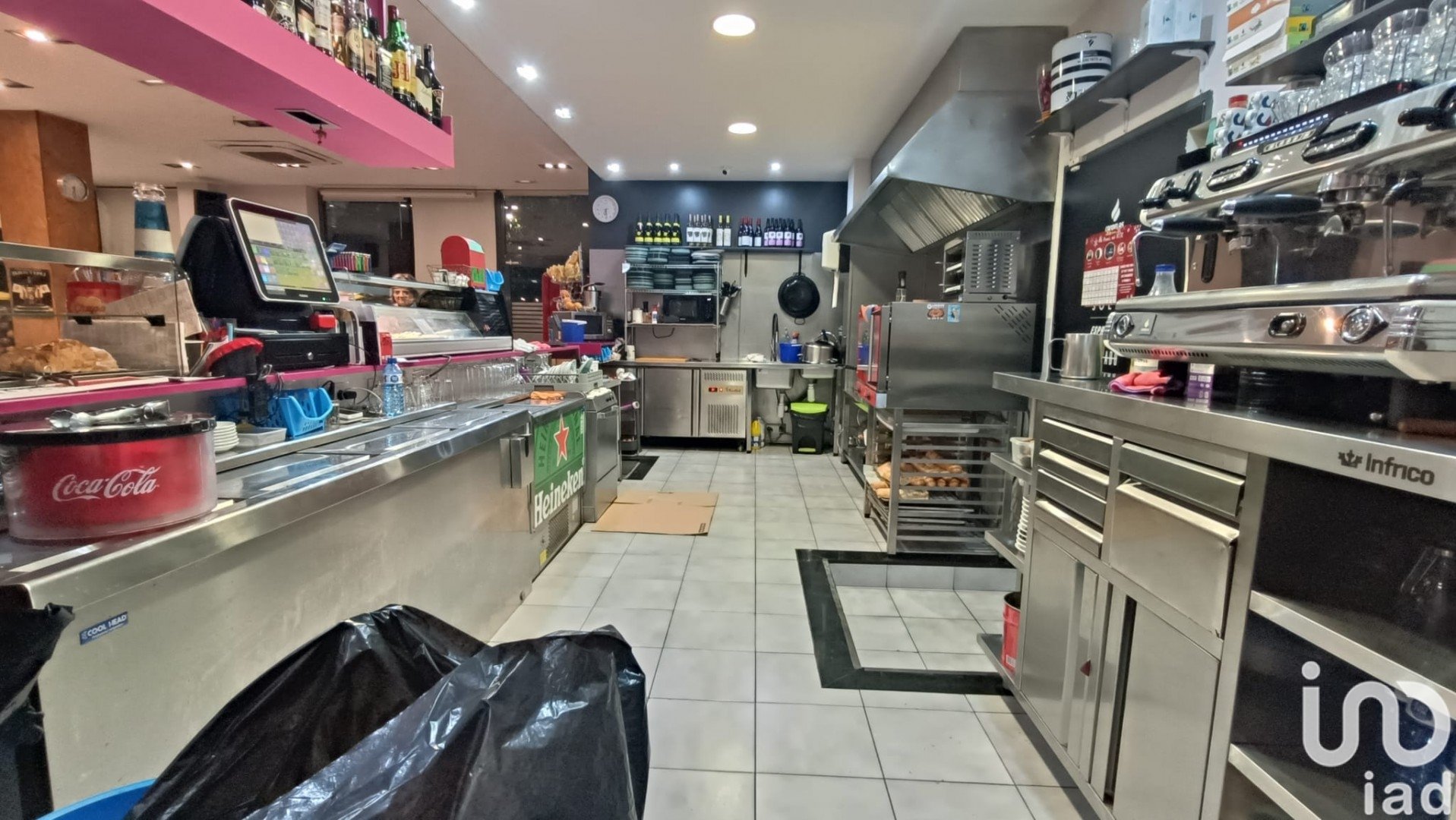 Propiedad comercial en Les Roquetes, Barcelona, España 399 m2 No. 154315
