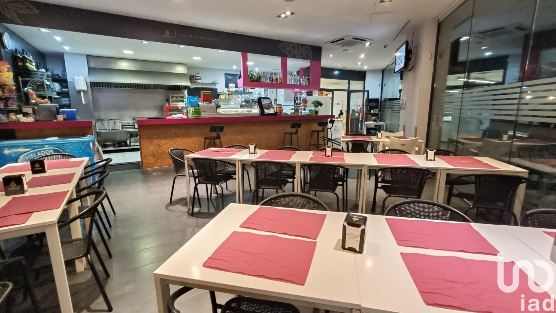 Propiedad comercial en Les Roquetes, Barcelona, España 399 m2 No. 154315