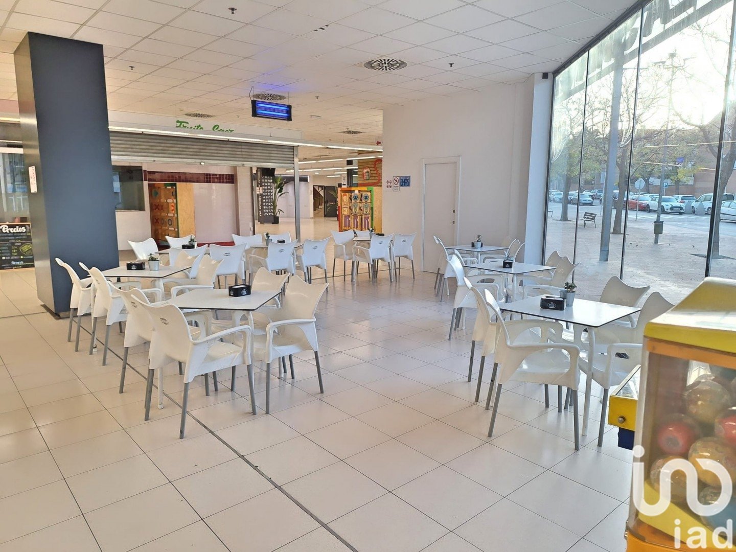 Propiedad comercial en Les Roquetes, Barcelona, España 399 m2 No. 154315