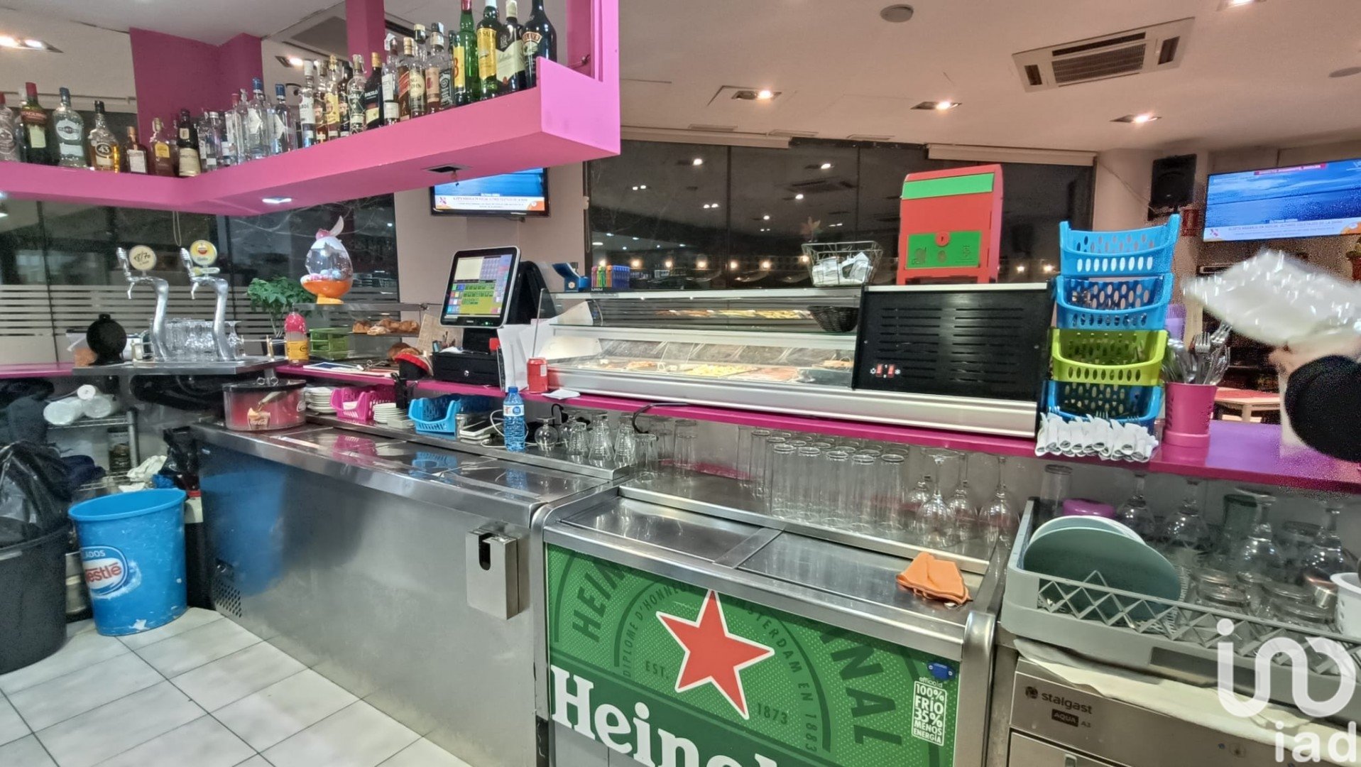 Propiedad comercial en Les Roquetes, Barcelona, España 399 m2 No. 154315