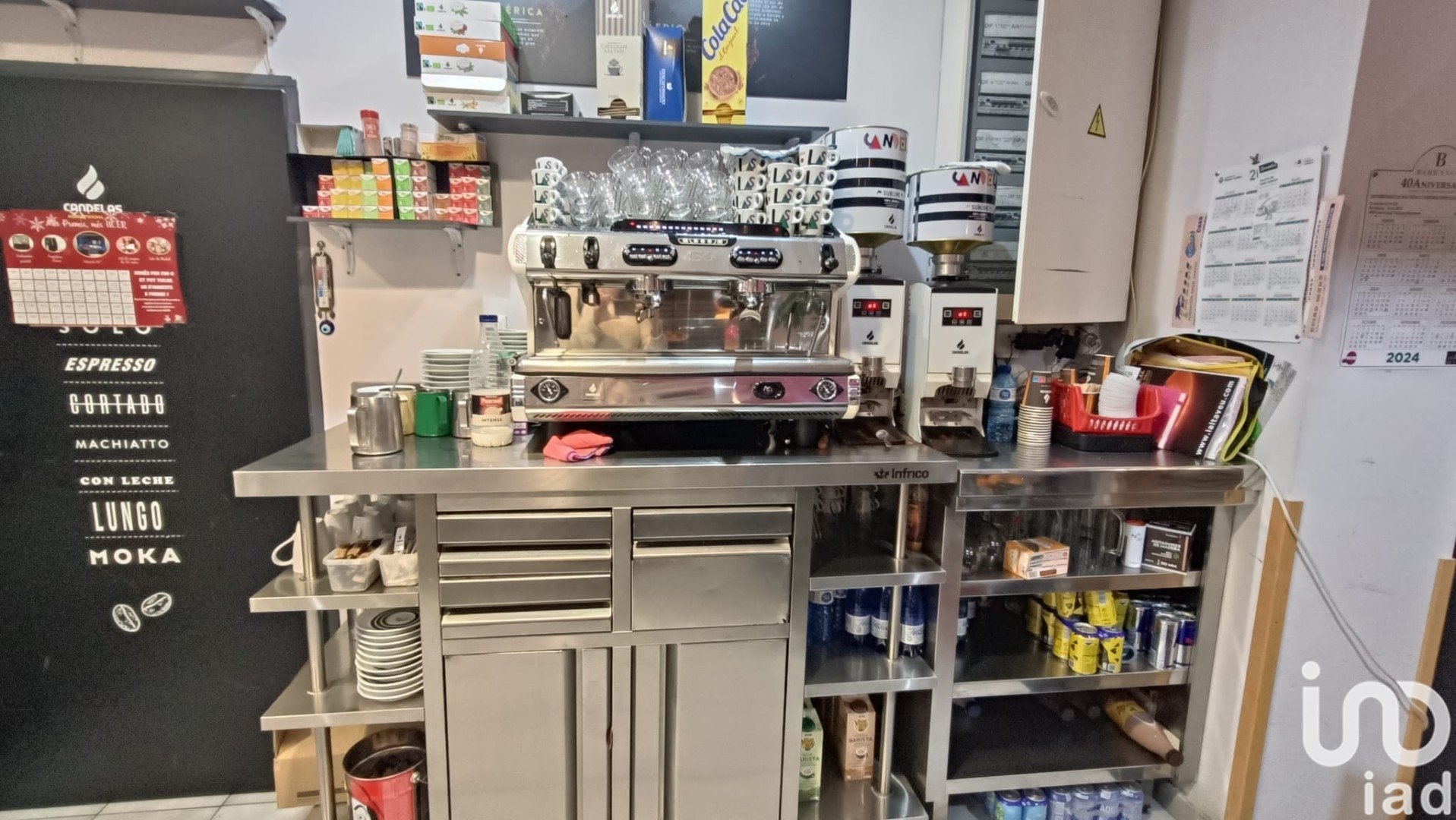 Propiedad comercial en Les Roquetes, Barcelona, España 399 m2 No. 154315