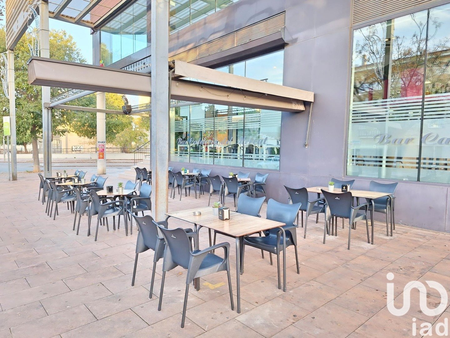 Propiedad comercial en Les Roquetes, Barcelona, España 399 m2 No. 154315