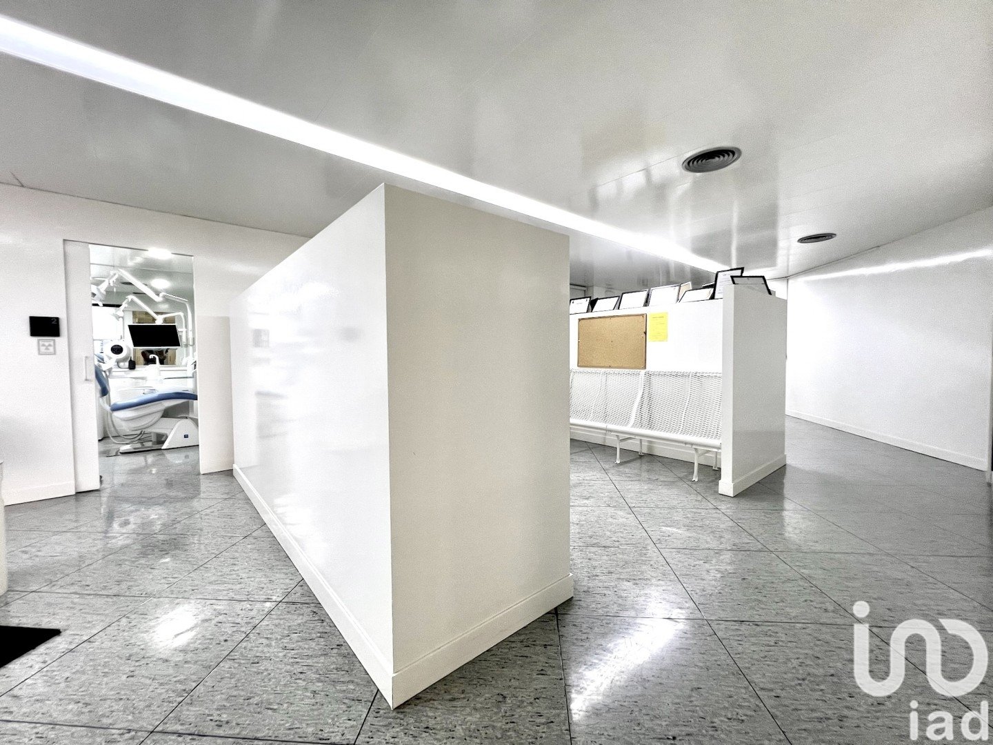 Commercial property in Barcelona, Spain 1 bedroom, 184 sq.m. No. 188472