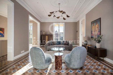 Apartament w Barcelona, Hiszpania 4 sypialnie, 197 mkw. nr 157348