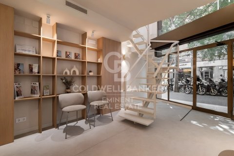 Commercial property à Barcelona, Espagne 292 m2 No. 157346