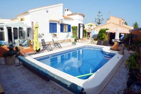 Villa i La Florida, Alicante, Spanien 4 sovrum, 145 kvm. Nr. 78757