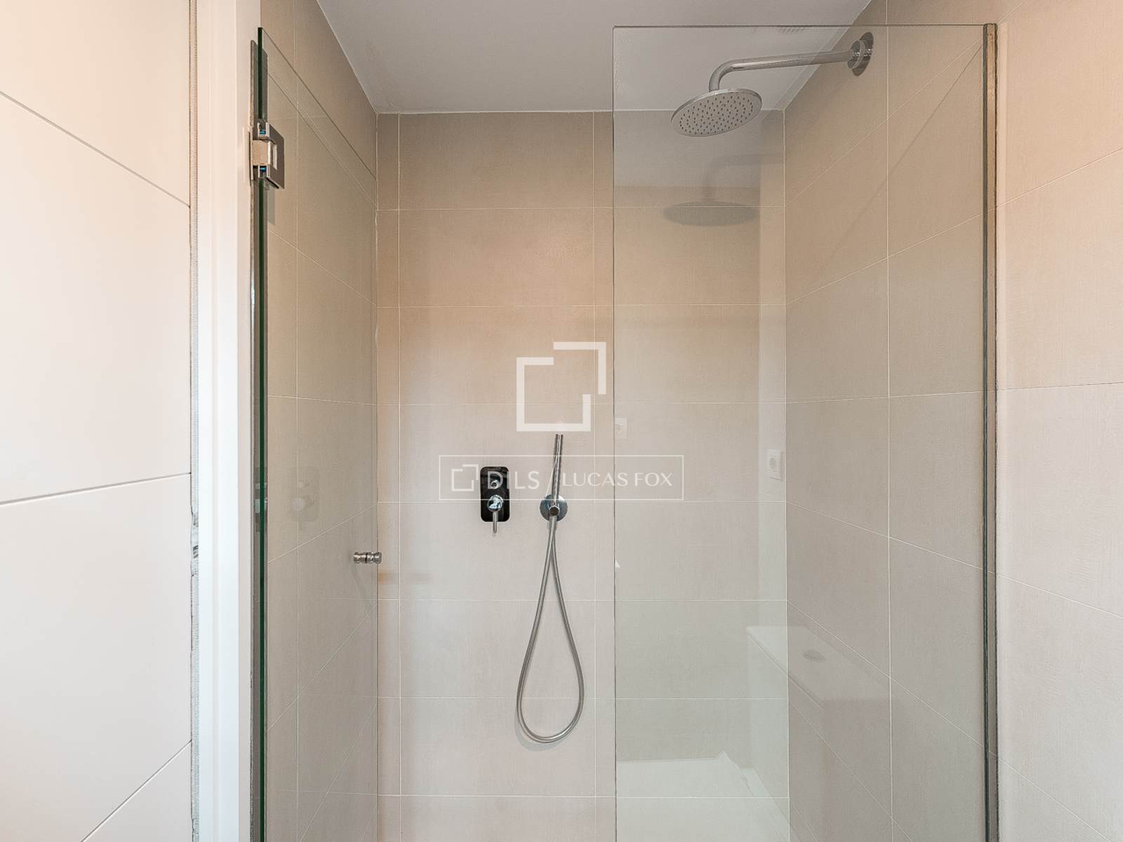 Penthouse in Barcelona, Spain 4 bedrooms, 127 sq.m. No. 166337