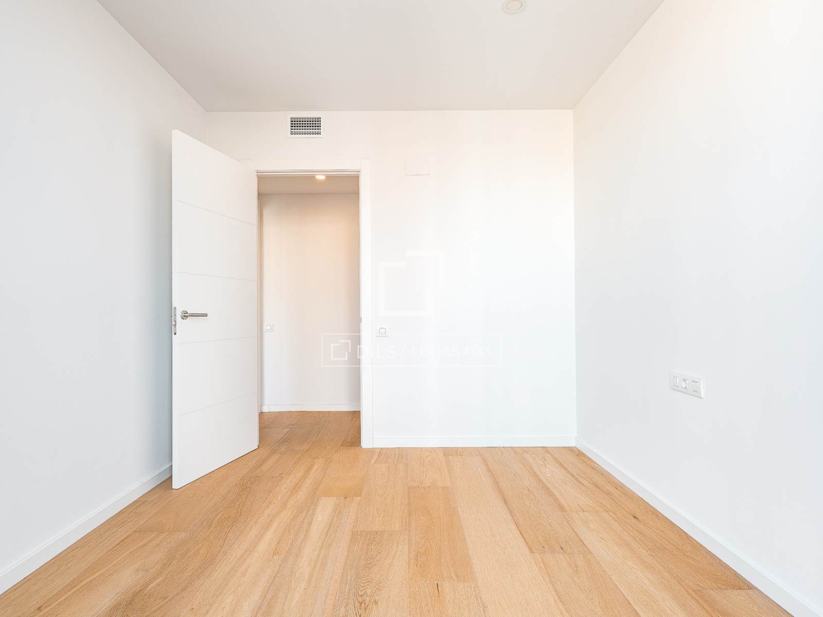 Penthouse in Barcelona, Spain 4 bedrooms, 127 sq.m. No. 166337