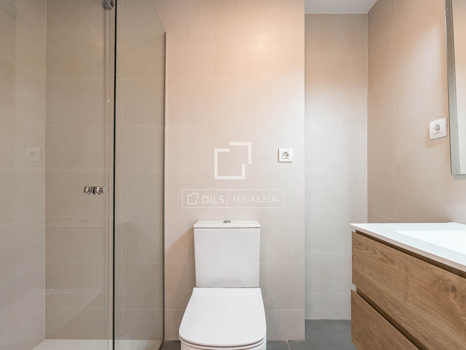 Penthouse in Barcelona, Spain 4 bedrooms, 127 sq.m. No. 166337