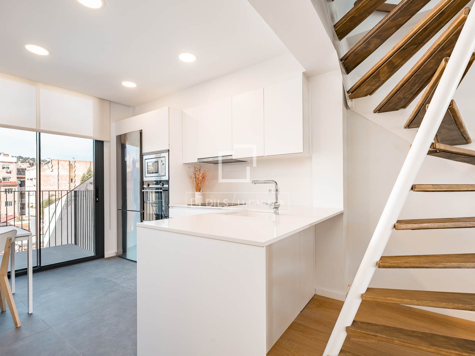 Penthouse in Barcelona, Spain 4 bedrooms, 127 sq.m. No. 166337