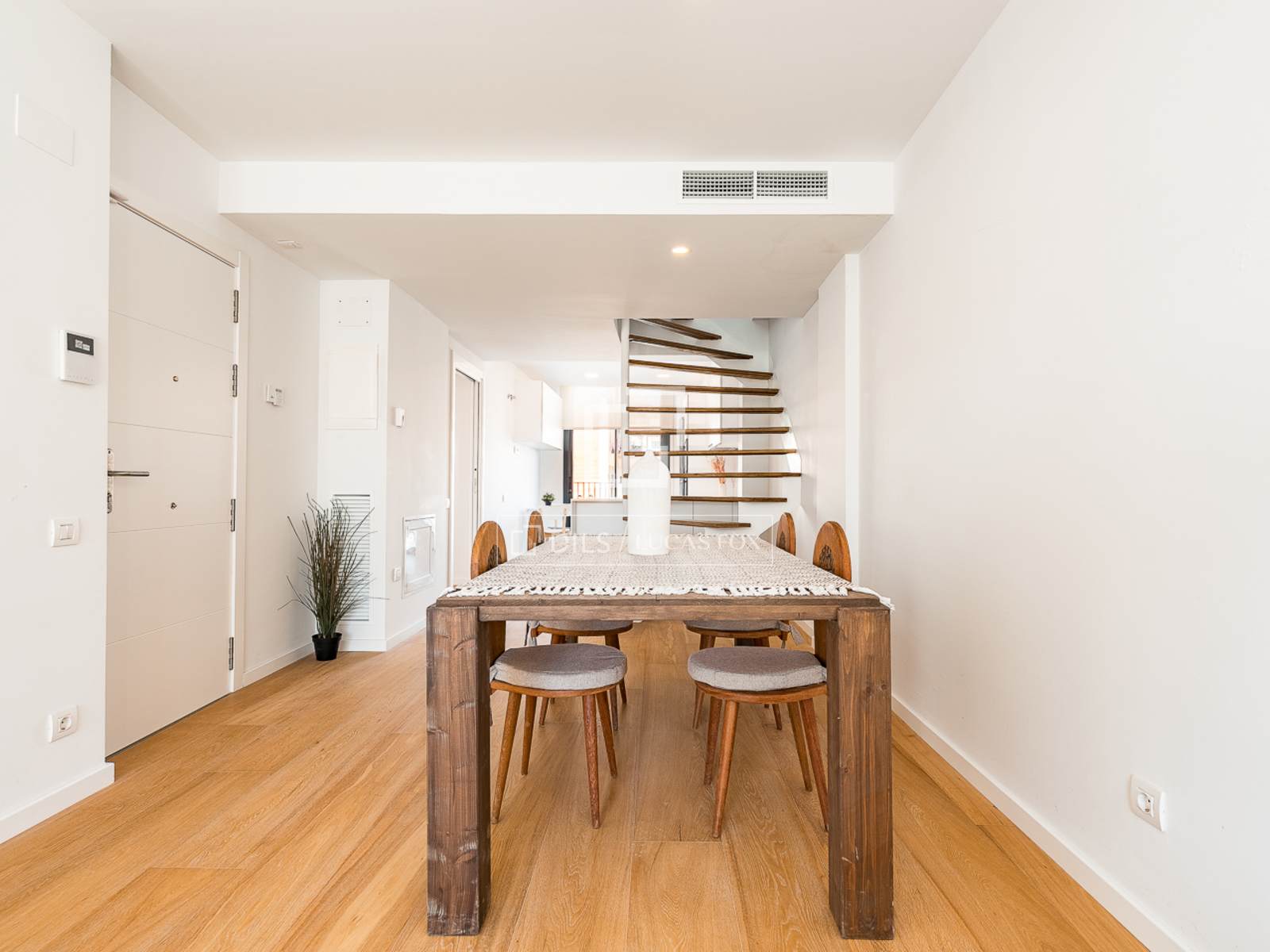 Penthouse in Barcelona, Spain 4 bedrooms, 127 sq.m. No. 166337