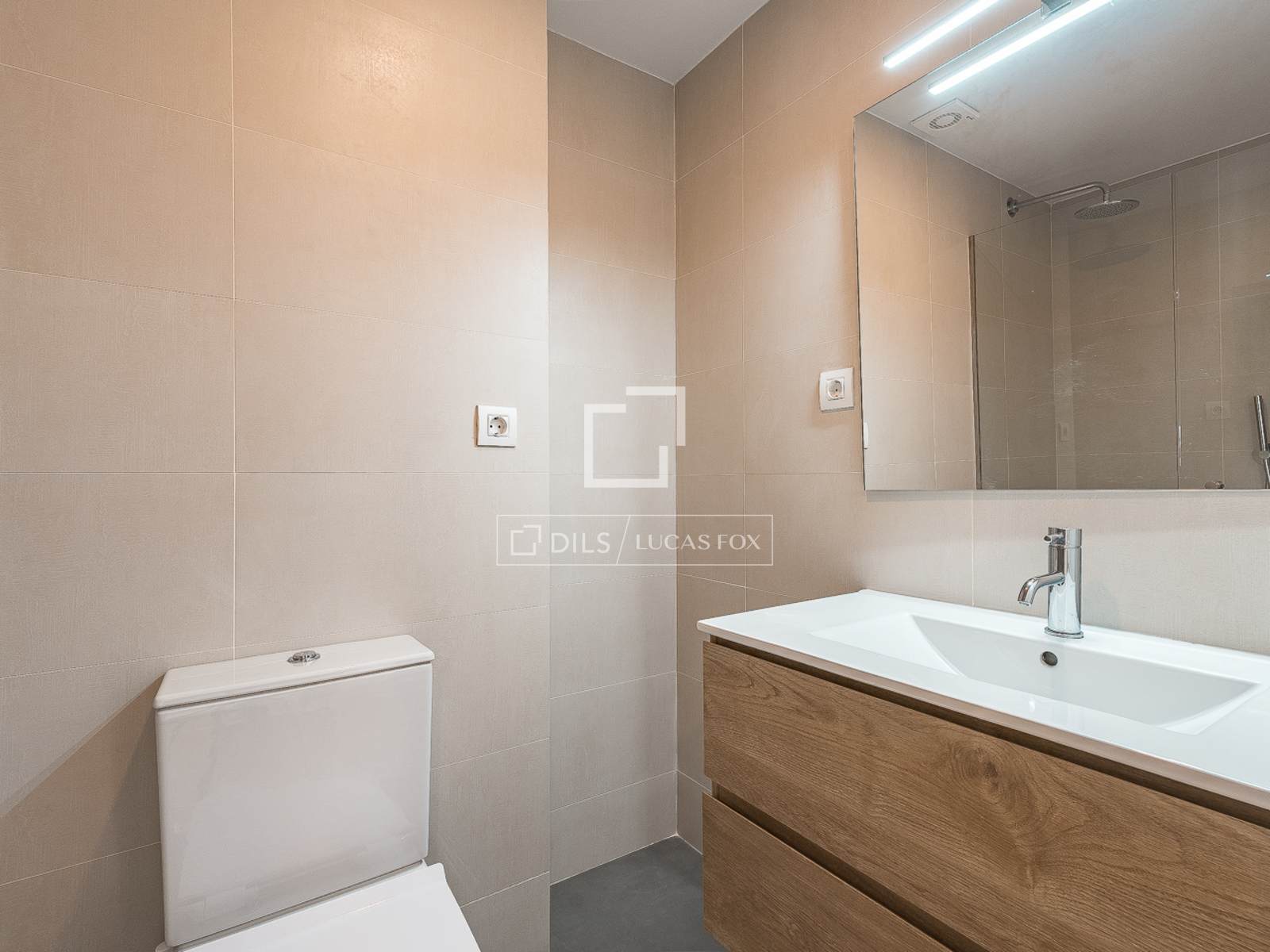 Penthouse in Barcelona, Spain 4 bedrooms, 127 sq.m. No. 166337