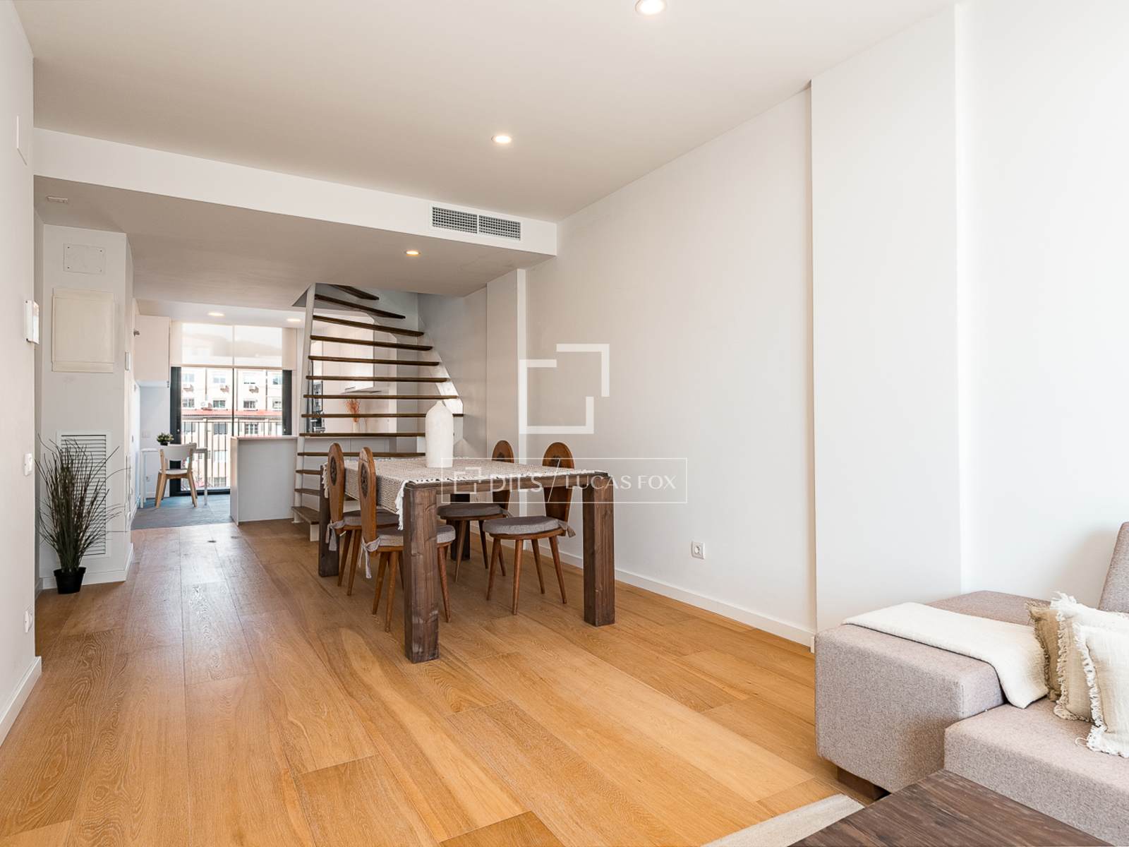 Penthouse in Barcelona, Spain 4 bedrooms, 127 sq.m. No. 166337