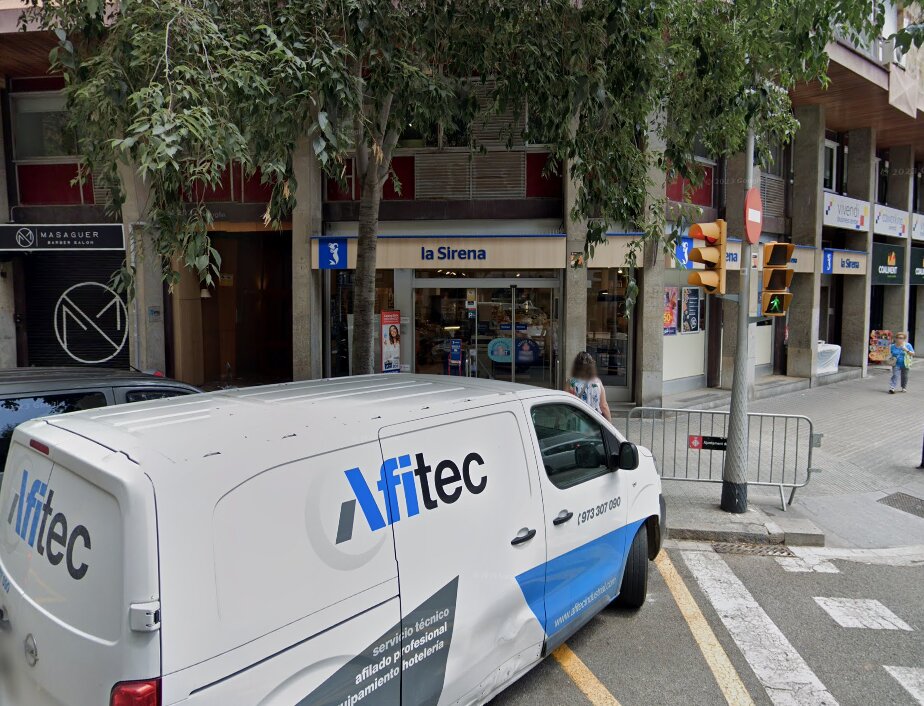Commercial property à Barcelona, Espagne 200 m2 No. 141215