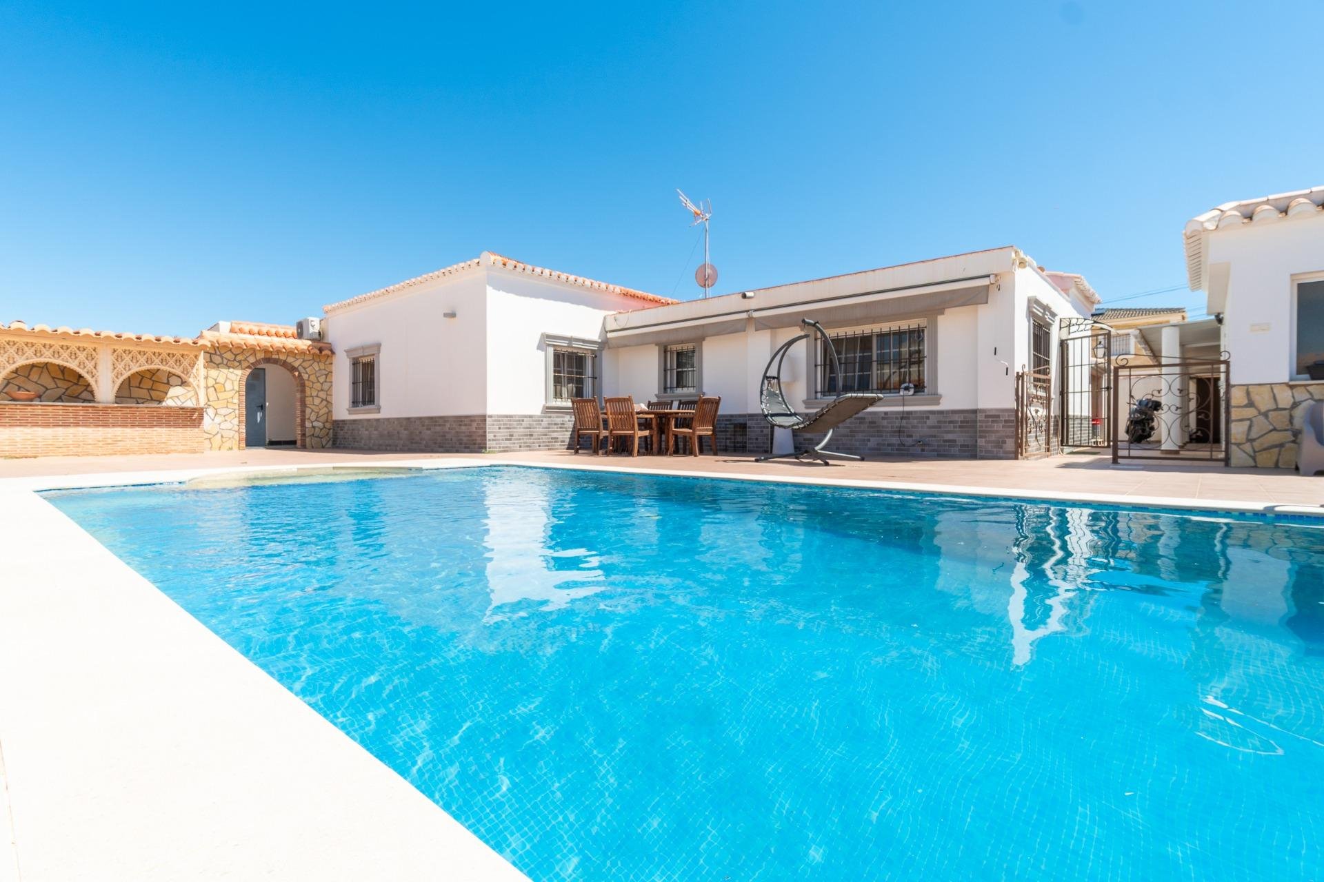Villa à Torrevieja, Alicante, Espagne 4 chambres, 159 m2 No. 189434