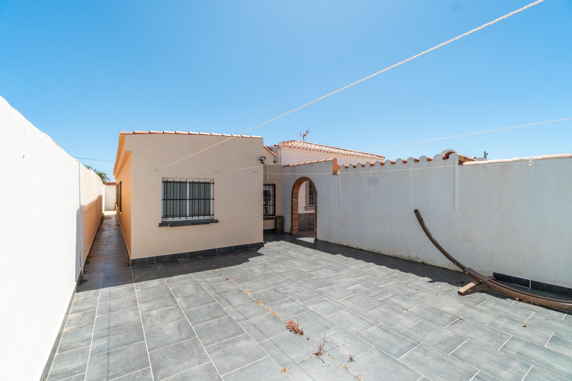 Villa à Torrevieja, Alicante, Espagne 4 chambres, 159 m2 No. 189434