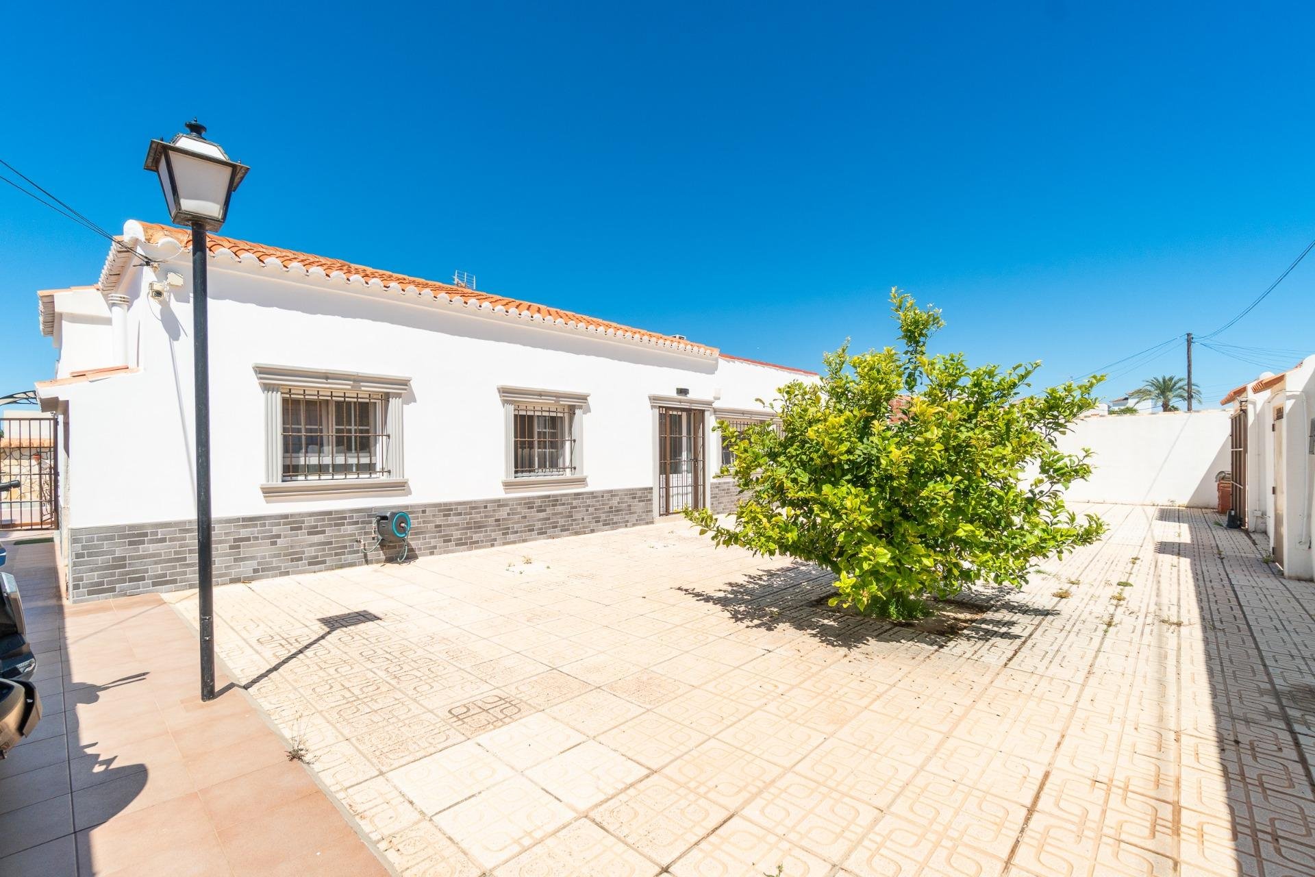 Villa à Torrevieja, Alicante, Espagne 4 chambres, 159 m2 No. 189434