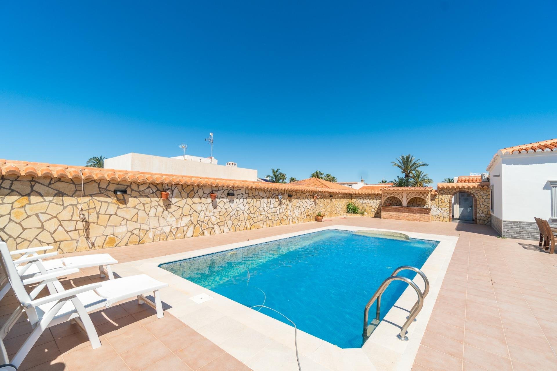 Villa à Torrevieja, Alicante, Espagne 4 chambres, 159 m2 No. 189434