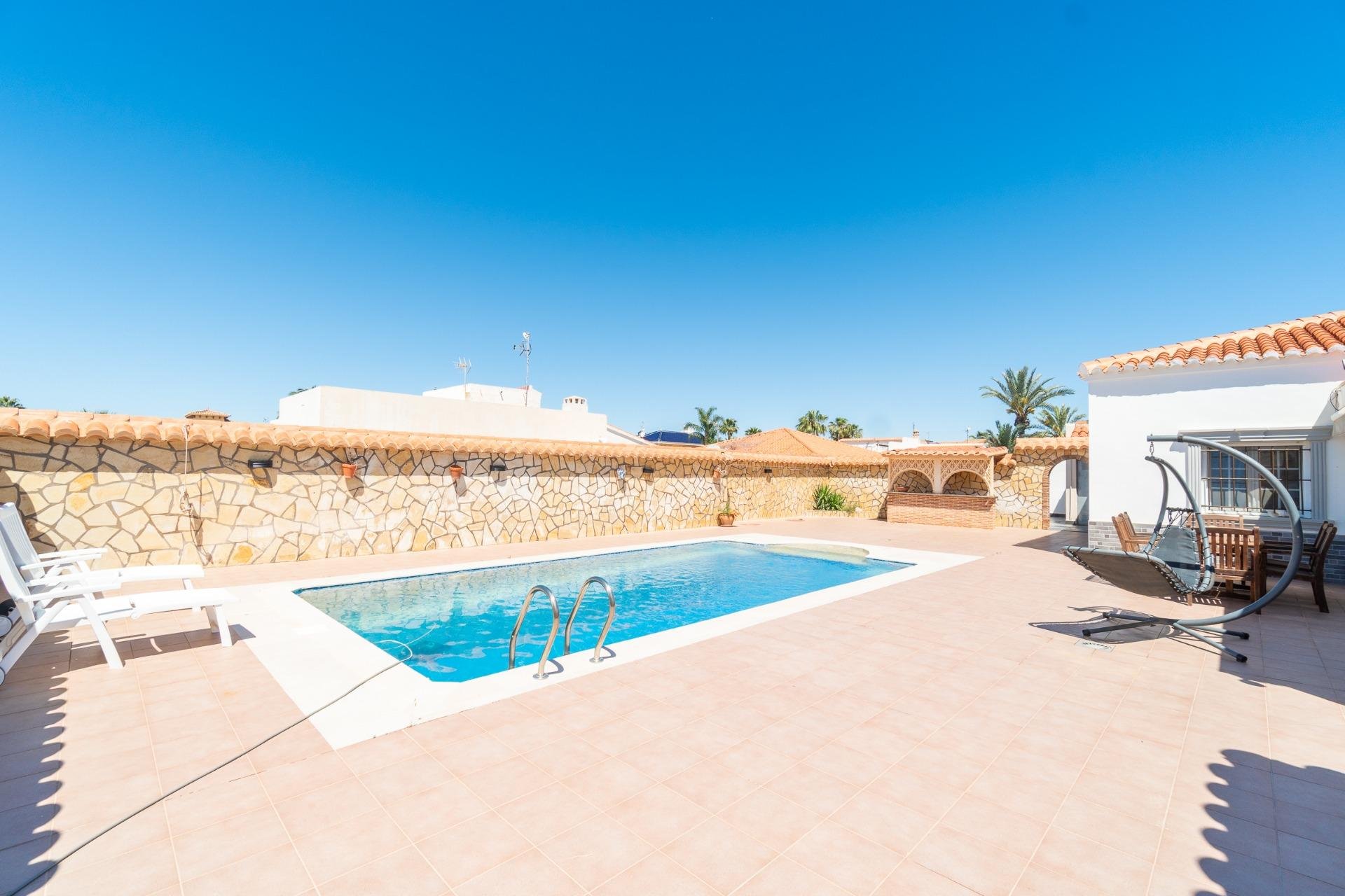 Villa à Torrevieja, Alicante, Espagne 4 chambres, 159 m2 No. 189434