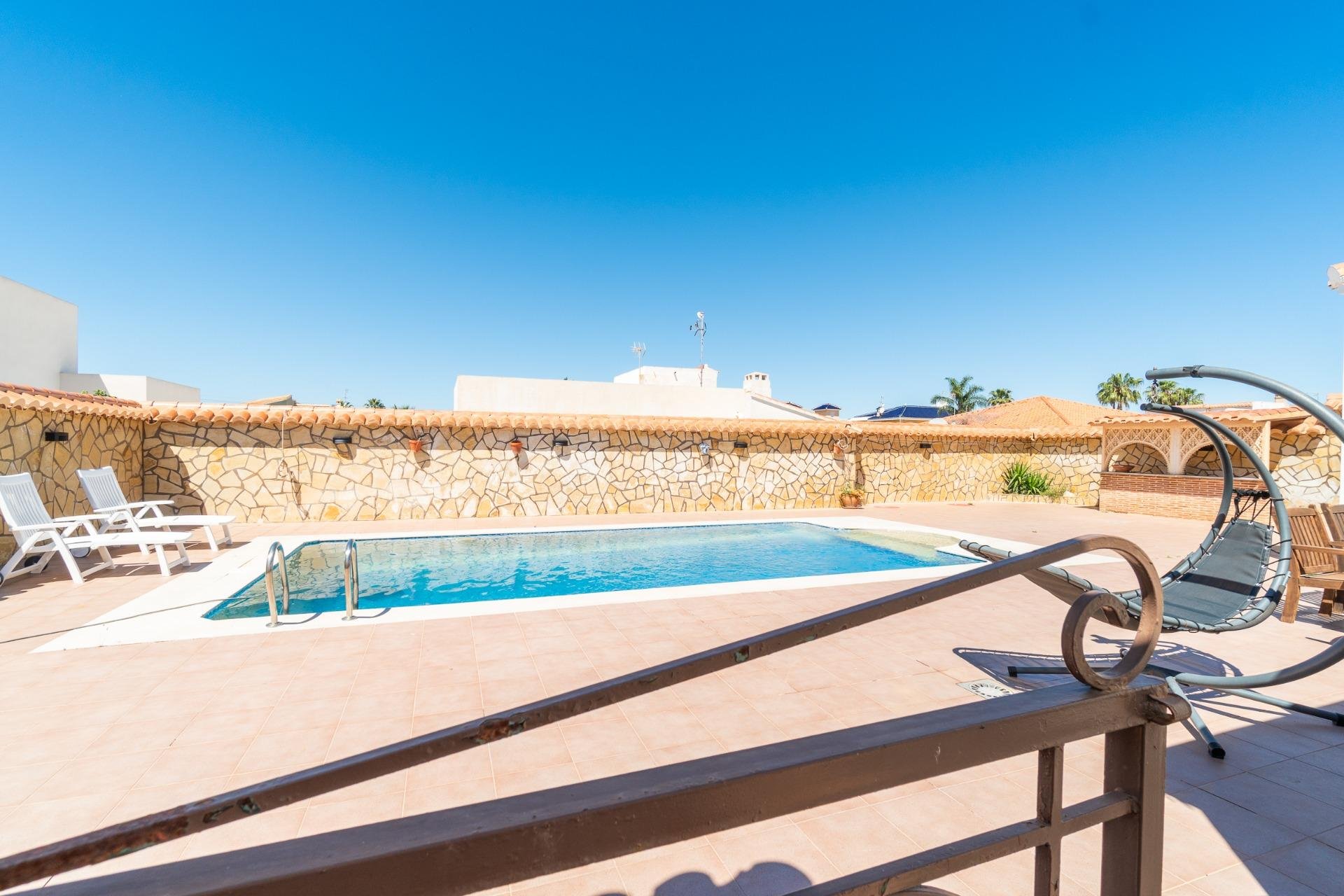 Villa à Torrevieja, Alicante, Espagne 4 chambres, 159 m2 No. 189434