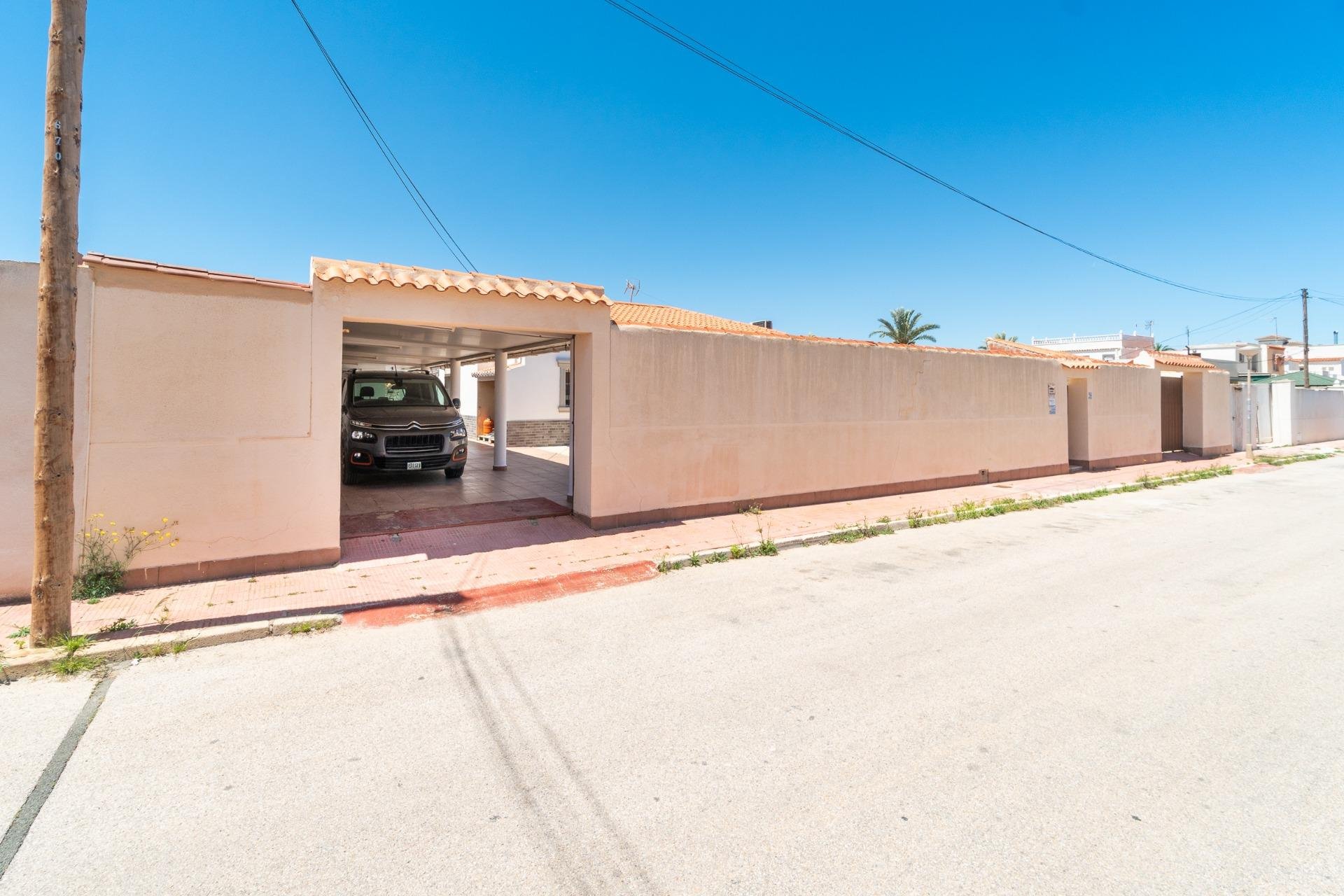 Villa à Torrevieja, Alicante, Espagne 4 chambres, 159 m2 No. 189434