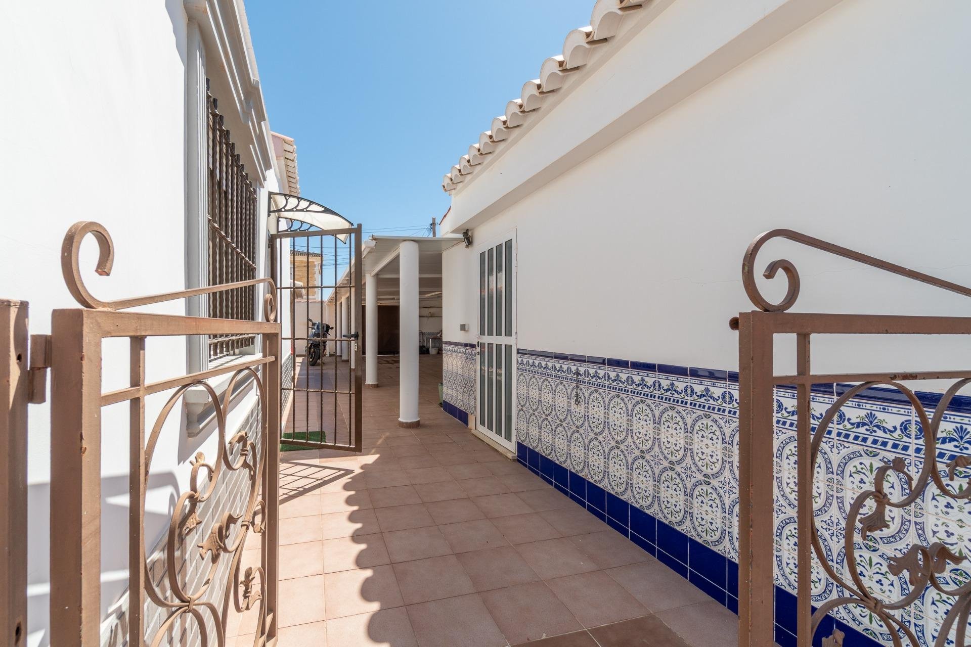Villa à Torrevieja, Alicante, Espagne 4 chambres, 159 m2 No. 189434