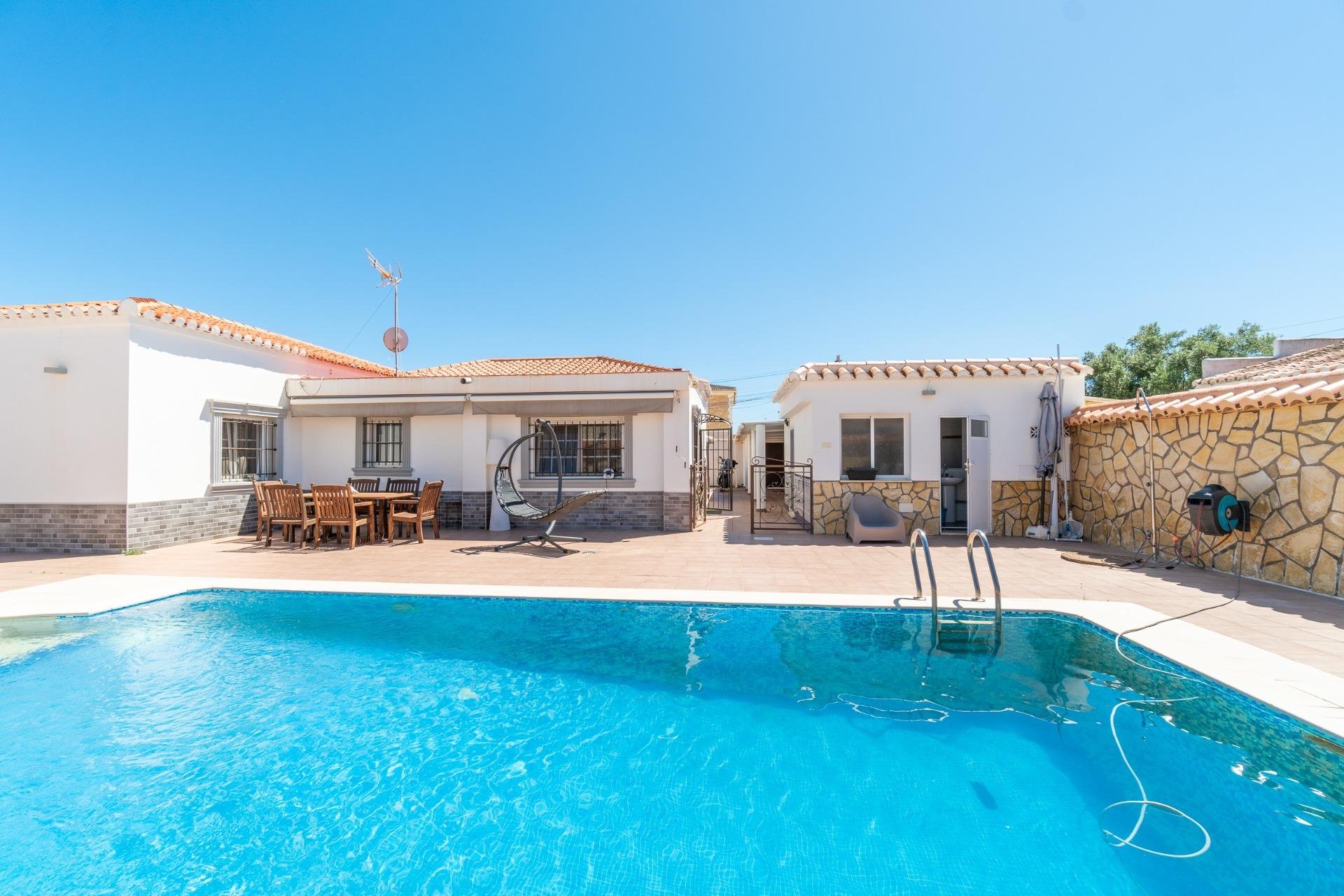 Villa à Torrevieja, Alicante, Espagne 4 chambres, 159 m2 No. 189434