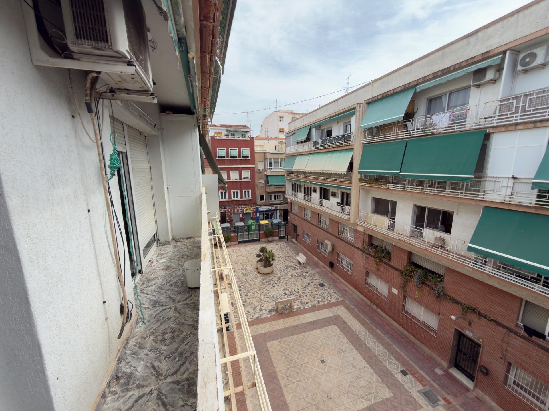 Apartamento en Alicante, España 4 dormitorios, 101 m2 No. 192267