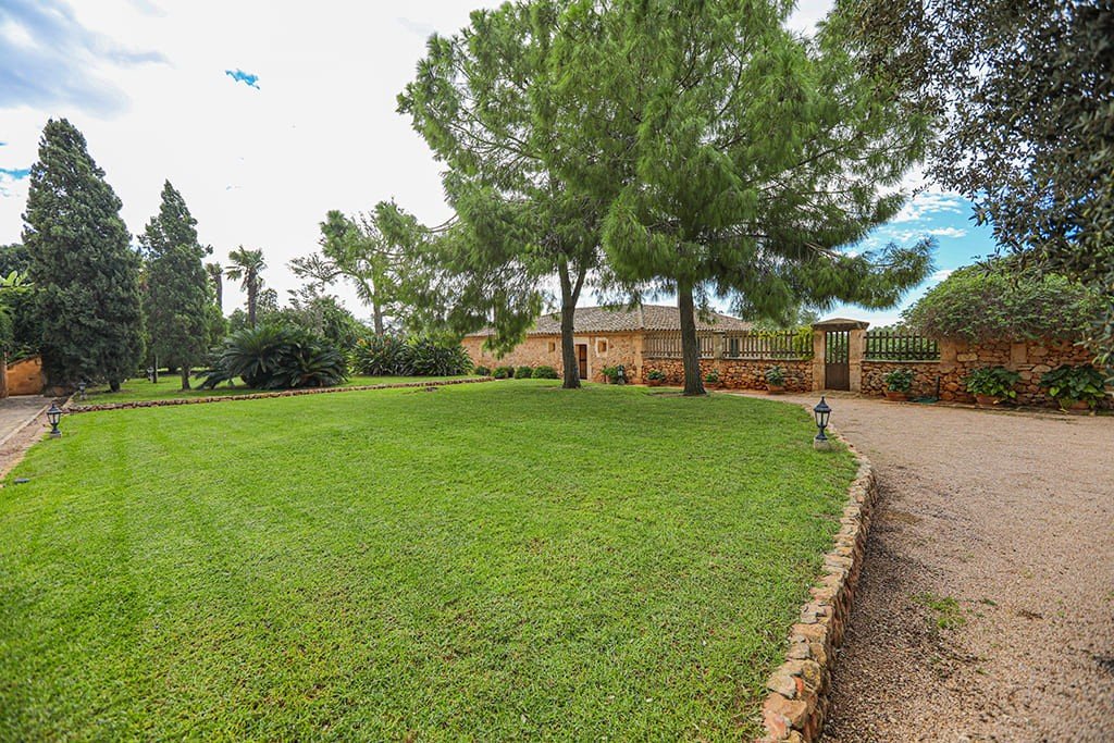 Gewerbeimmobilien in Llucmajor, Mallorca, Spanien 20 Schlafzimmer, 2000 m2 Nr. 147940