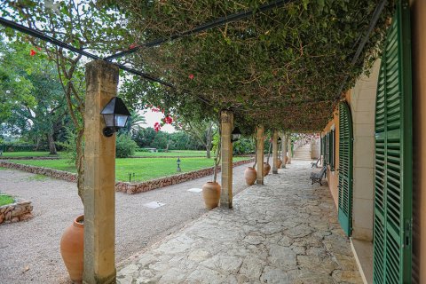 Commercial property in Llucmajor, Mallorca, Spain 20 bedrooms, 2000 sq.m. No. 147940