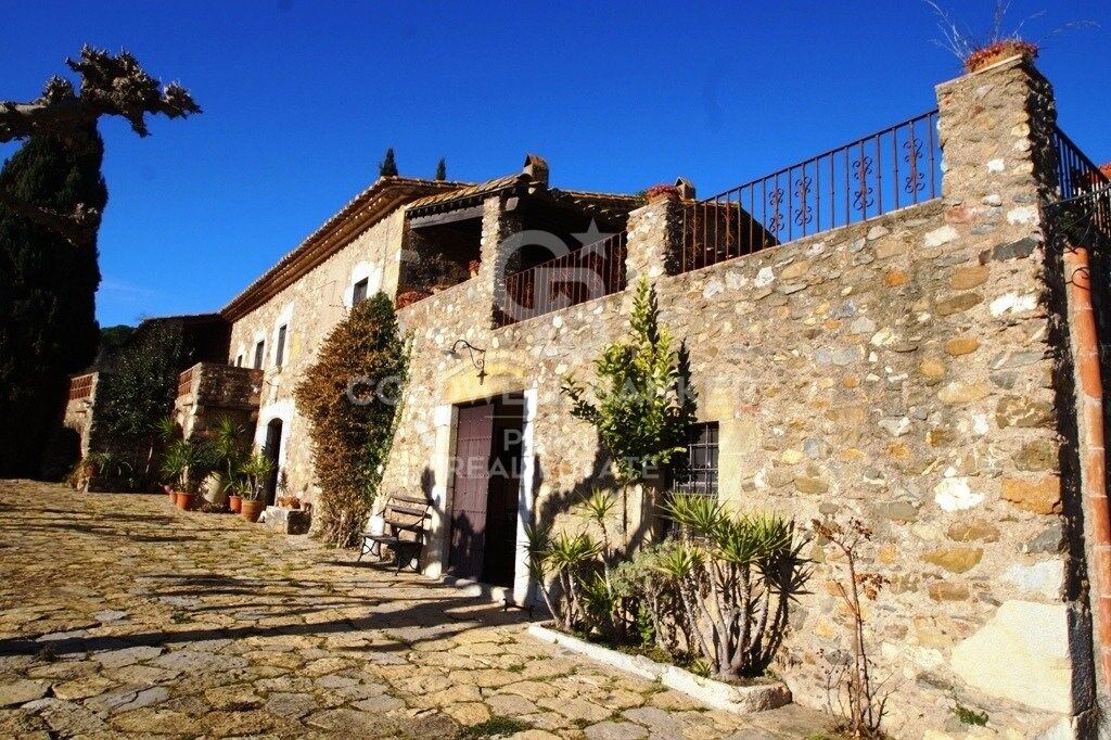 House in Girona, Spain 10 bedrooms, 1000 sq.m. No. 160403