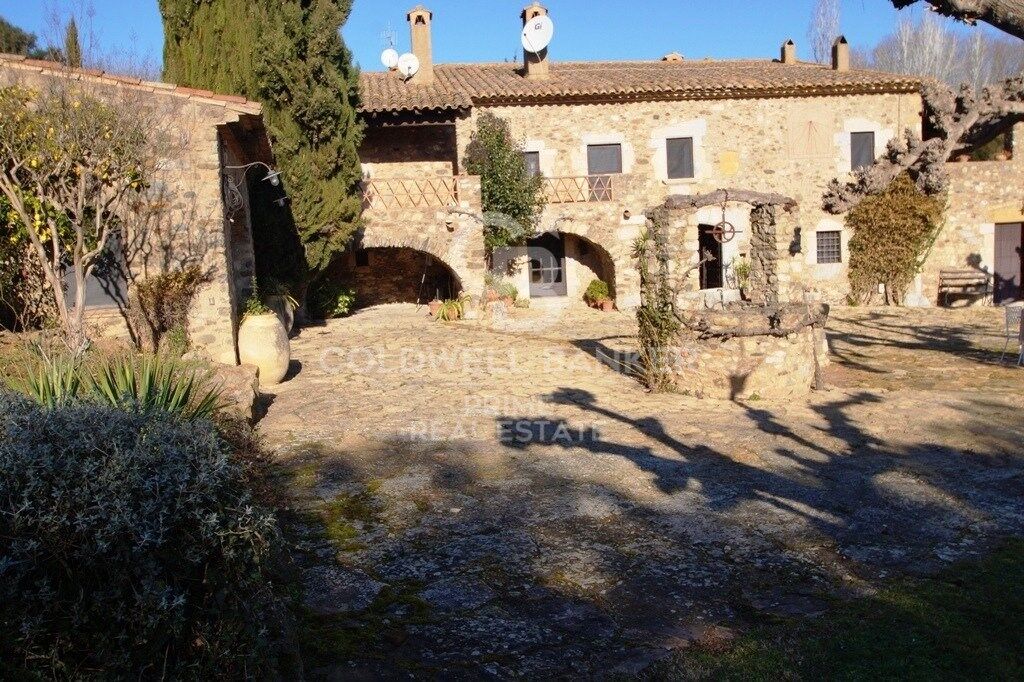 House in Girona, Spain 10 bedrooms, 1000 sq.m. No. 160403