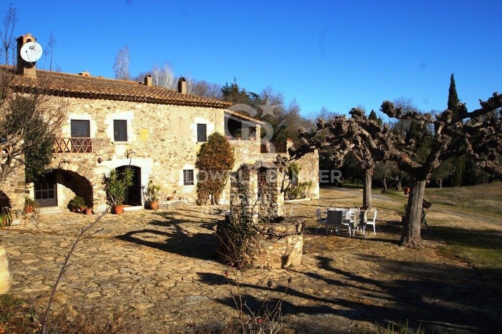 House in Girona, Spain 10 bedrooms, 1000 sq.m. No. 160403