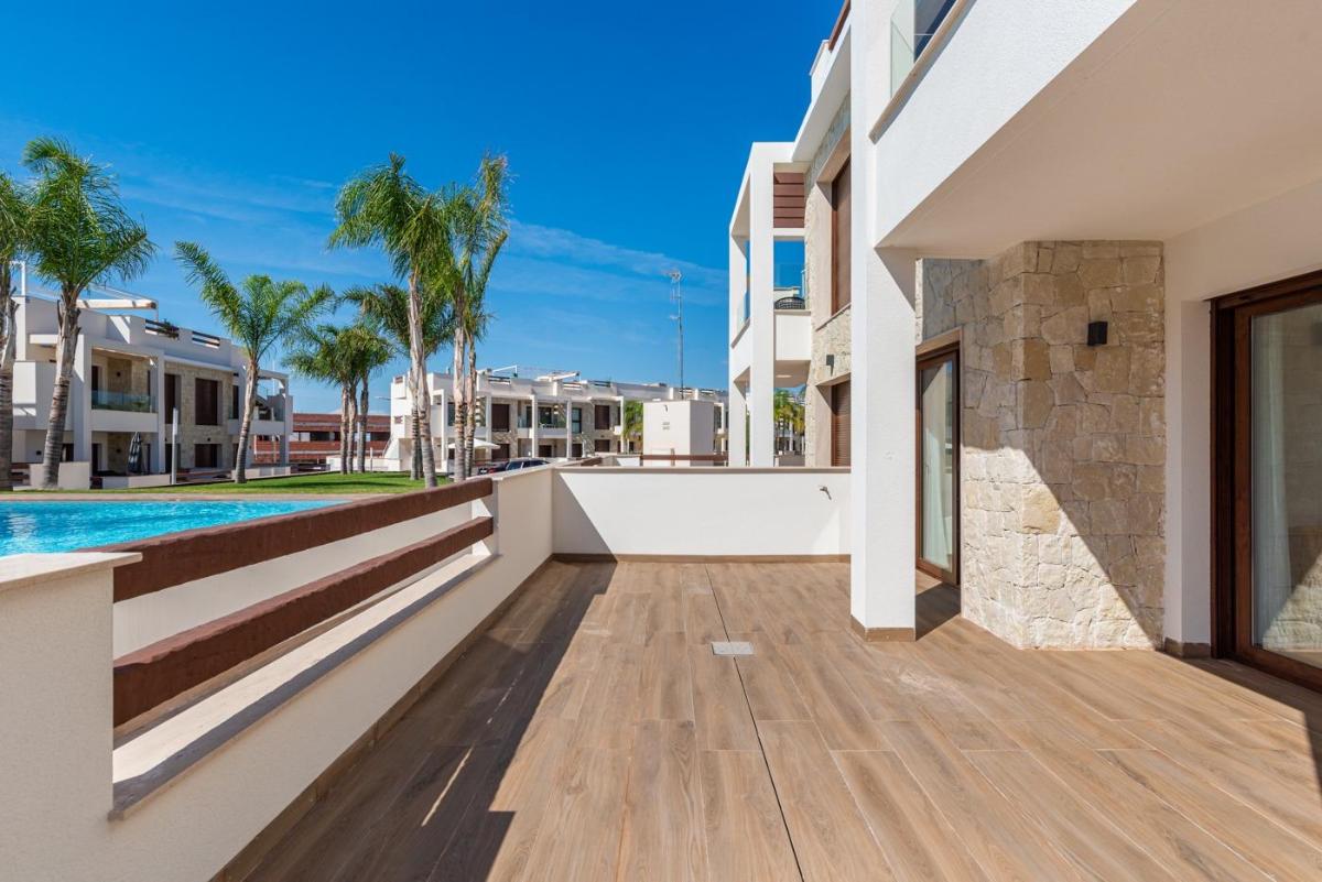 Bungalow in Torrevieja, Alicante, Spain 3 bedrooms, 70 sq.m. No. 112879