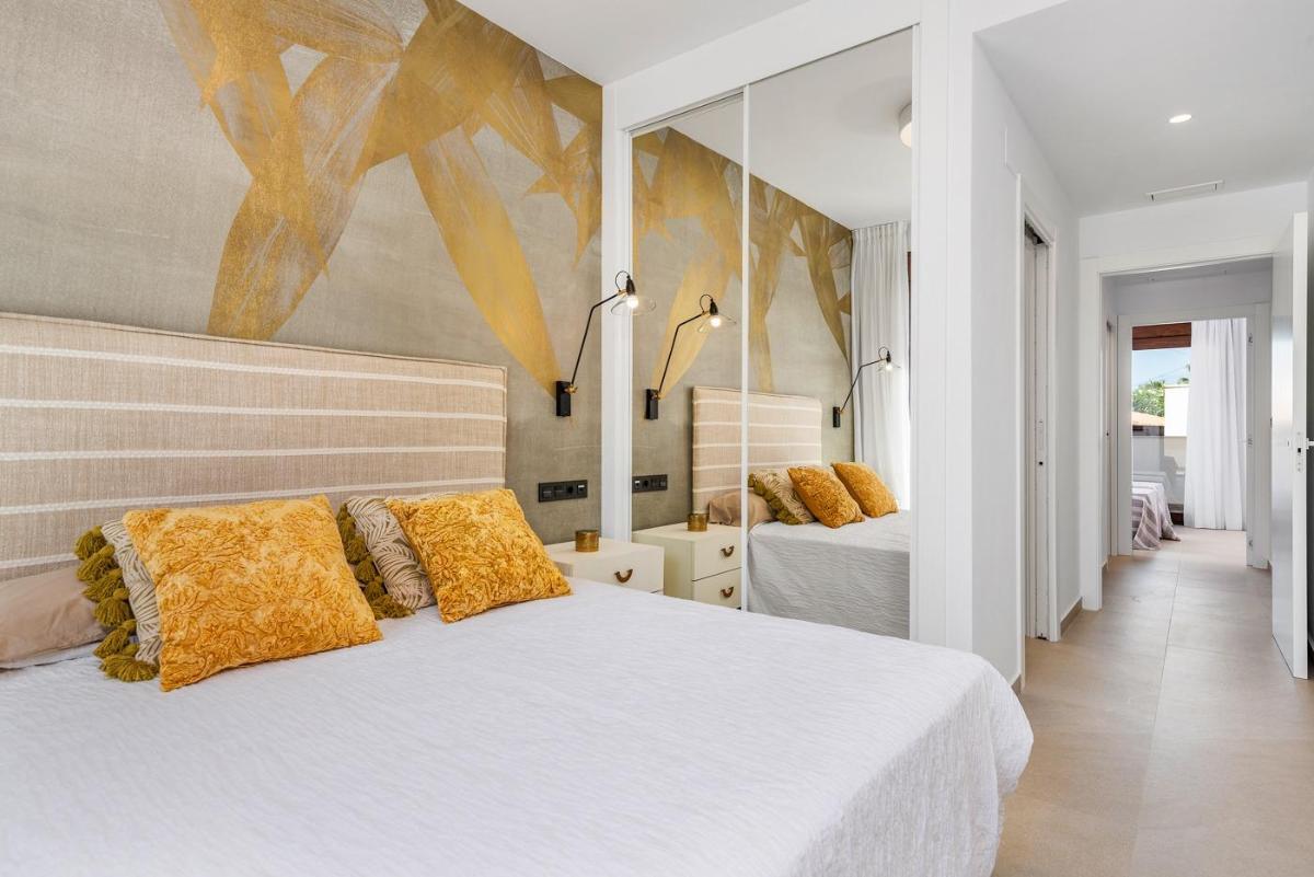 Bungalow in Torrevieja, Alicante, Spain 3 bedrooms, 70 sq.m. No. 112879