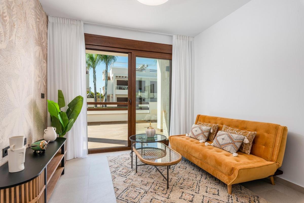 Bungalow in Torrevieja, Alicante, Spain 3 bedrooms, 70 sq.m. No. 112879