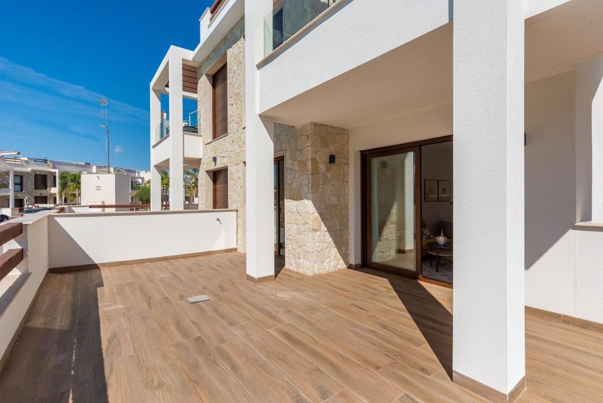 Bungalow in Torrevieja, Alicante, Spain 3 bedrooms, 70 sq.m. No. 112879