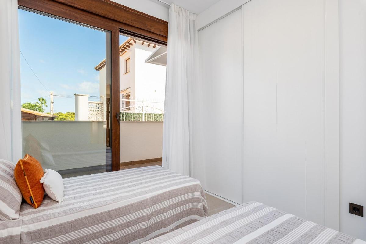 Bungalow in Torrevieja, Alicante, Spain 3 bedrooms, 70 sq.m. No. 112879