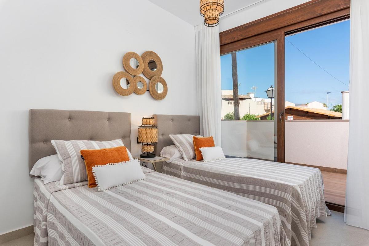 Bungalow in Torrevieja, Alicante, Spain 3 bedrooms, 70 sq.m. No. 112879