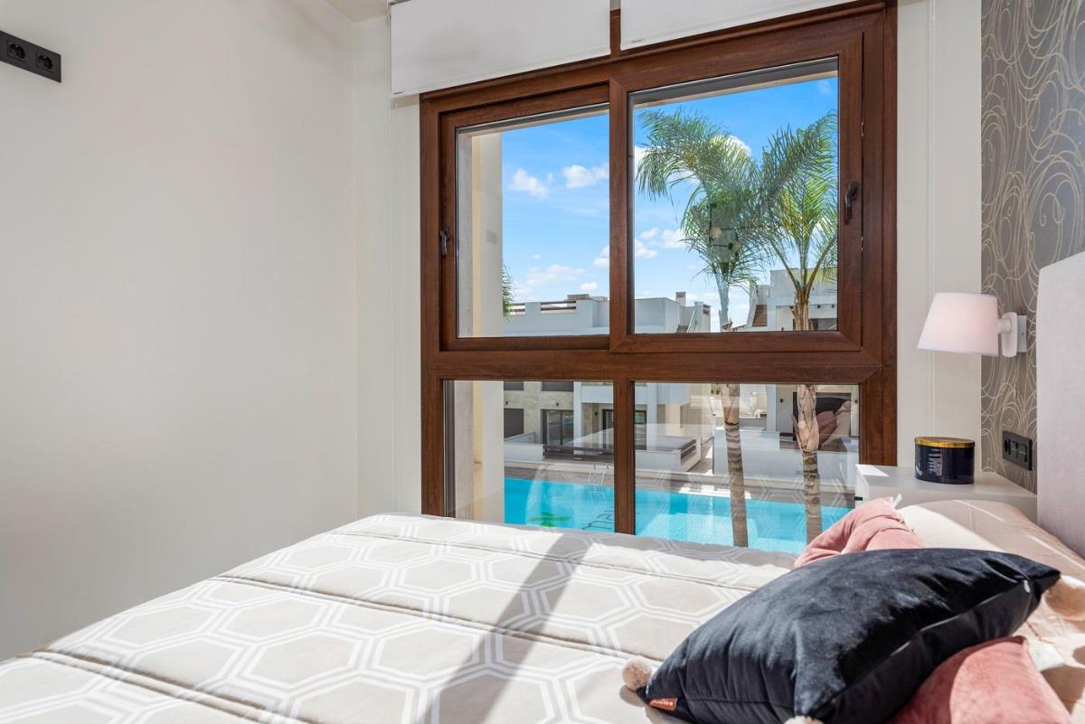 Bungalow in Torrevieja, Alicante, Spain 3 bedrooms, 70 sq.m. No. 112880