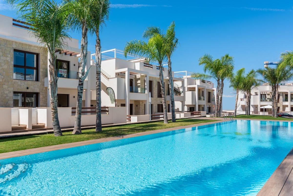 Bungalow in Torrevieja, Alicante, Spain 3 bedrooms, 70 sq.m. No. 112880