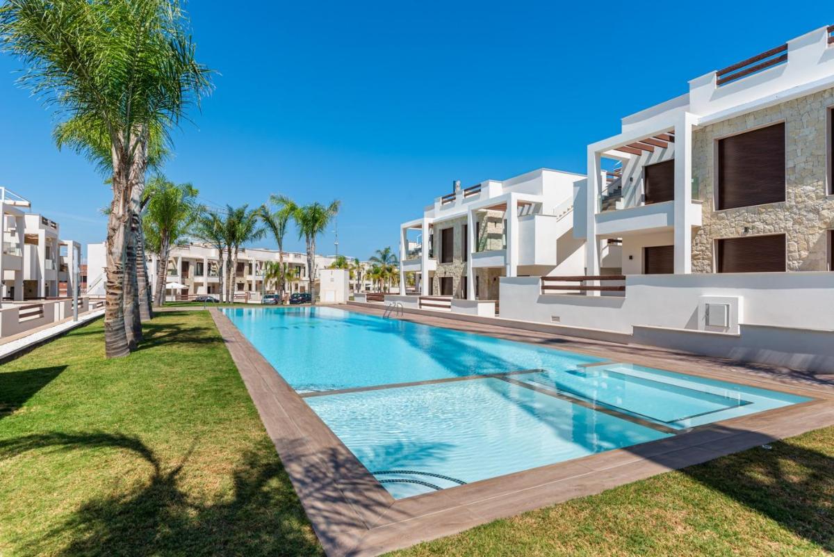 Bungalow in Torrevieja, Alicante, Spain 3 bedrooms, 70 sq.m. No. 112880