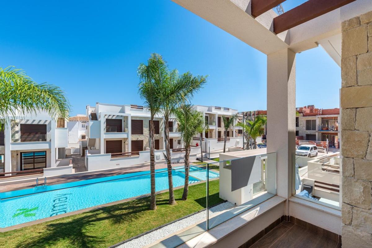 Bungalow in Torrevieja, Alicante, Spain 3 bedrooms, 70 sq.m. No. 112880