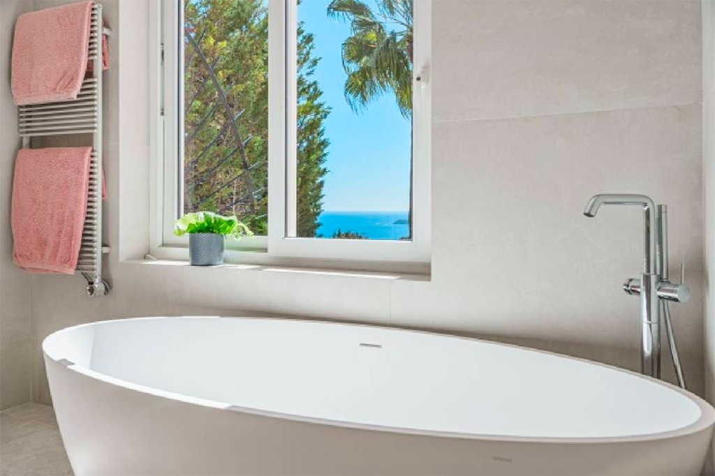 Huvila Costa D'en Blanes, Mallorca, Espanja 4 makuuhuonetta, 418 m2 No. 143479